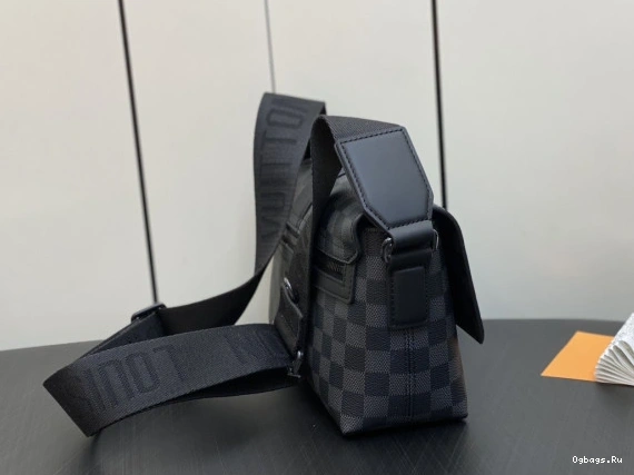 S-Cape Messenger VUITTON LOUIS 0426